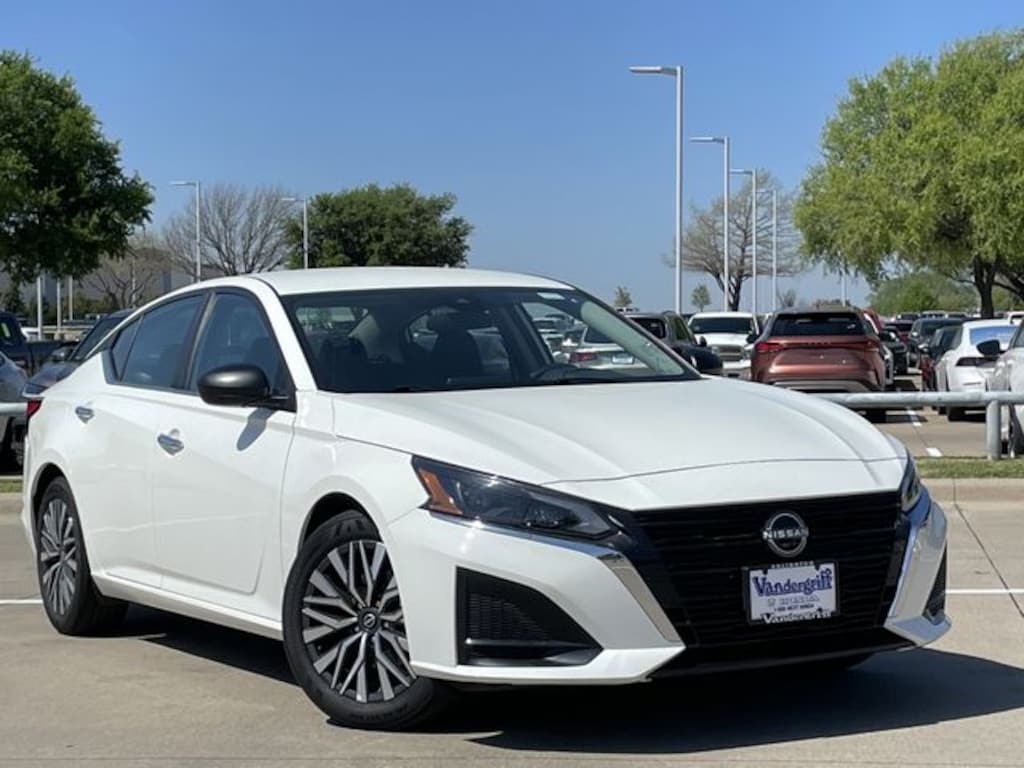 Used 2025 Nissan Altima 2.5 SV Sedan