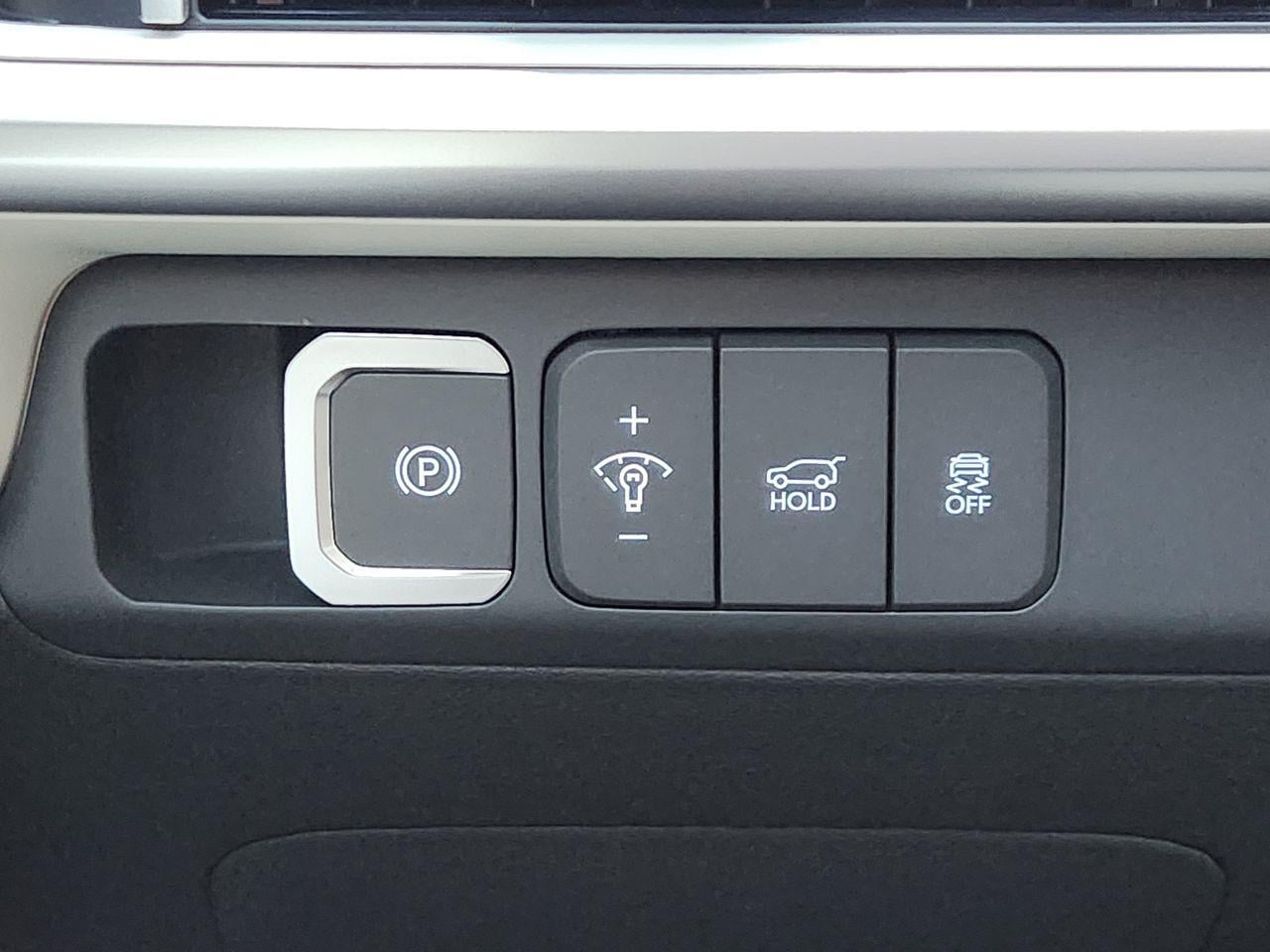 New 2027 Shimmering Silver Hyundai SEL FWD image 20