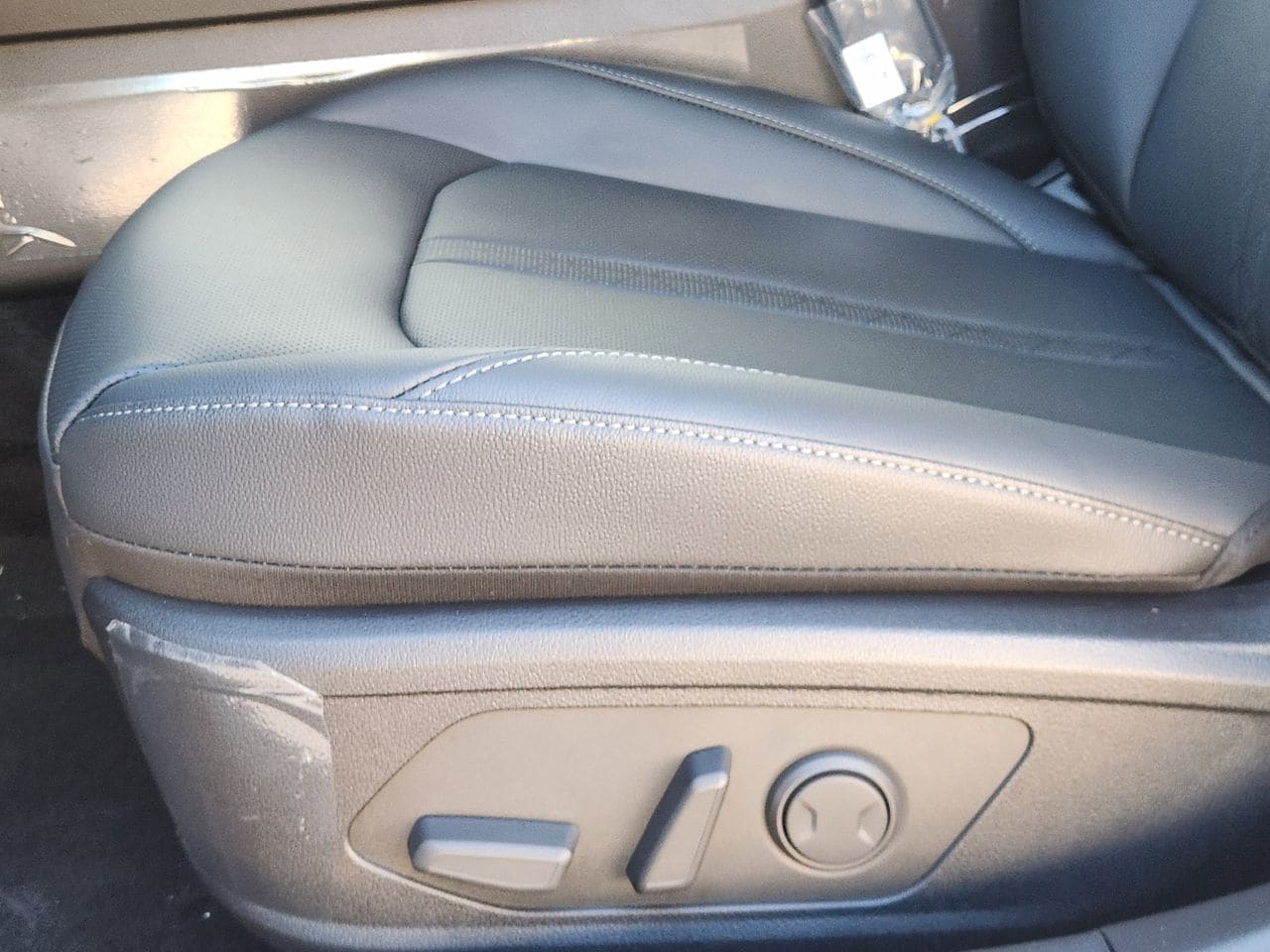 New 2026 W6H White Hyundai Limited image 28