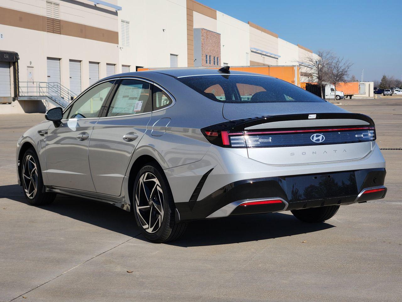 New 2026 Aero Silver Hyundai SEL Sport image 3