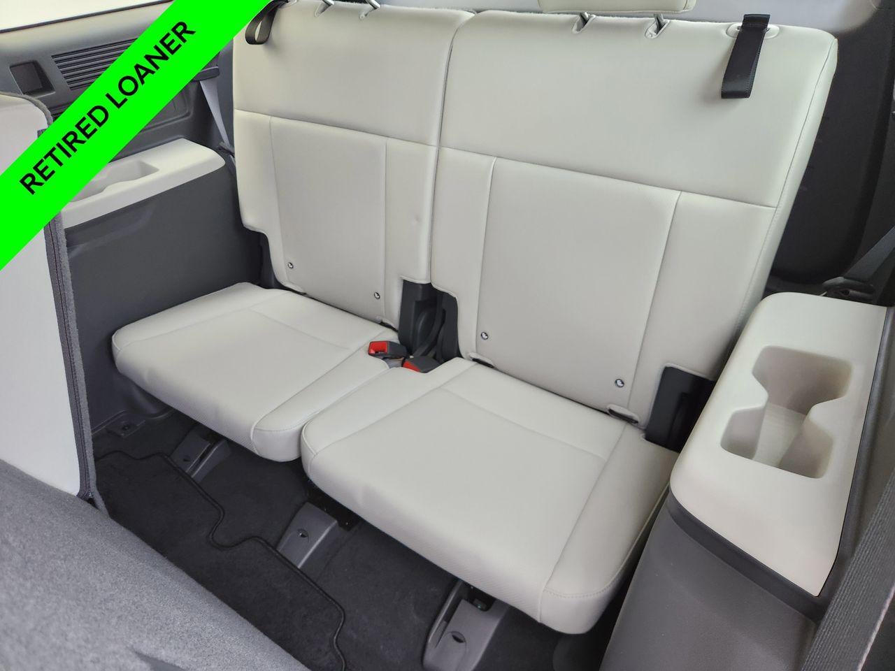 New 2025 R2T Silver Hyundai SEL FWD image 30