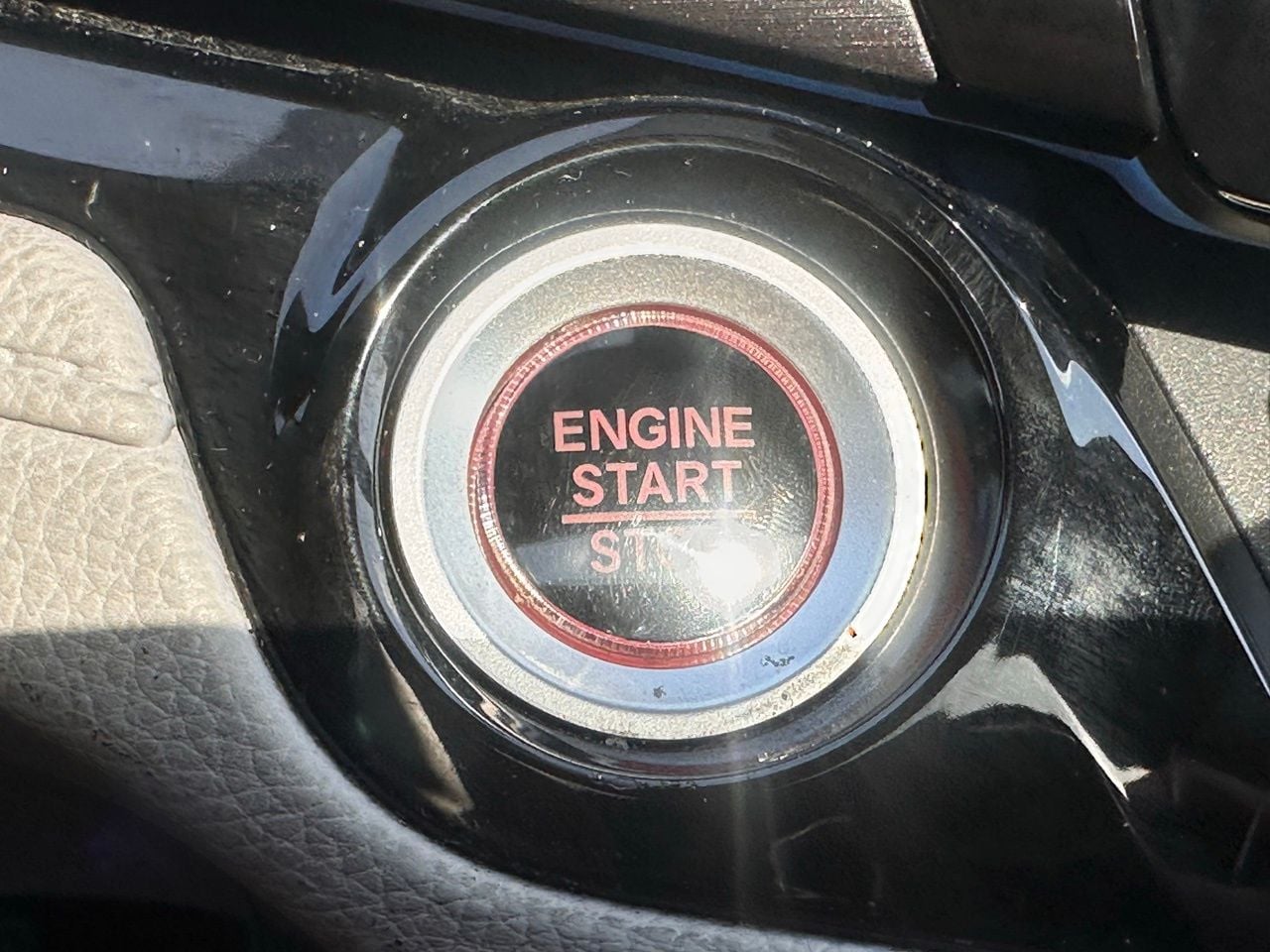 Used 2022 Lunar Silver Metallic Honda Touring image 36