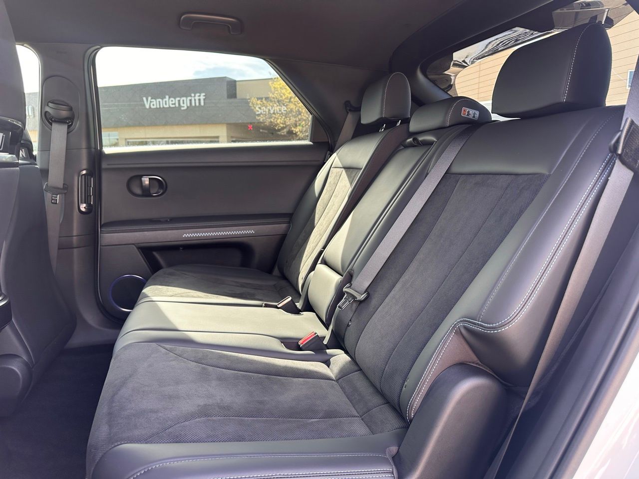 Used 2025 Atlas White Hyundai Base image 16