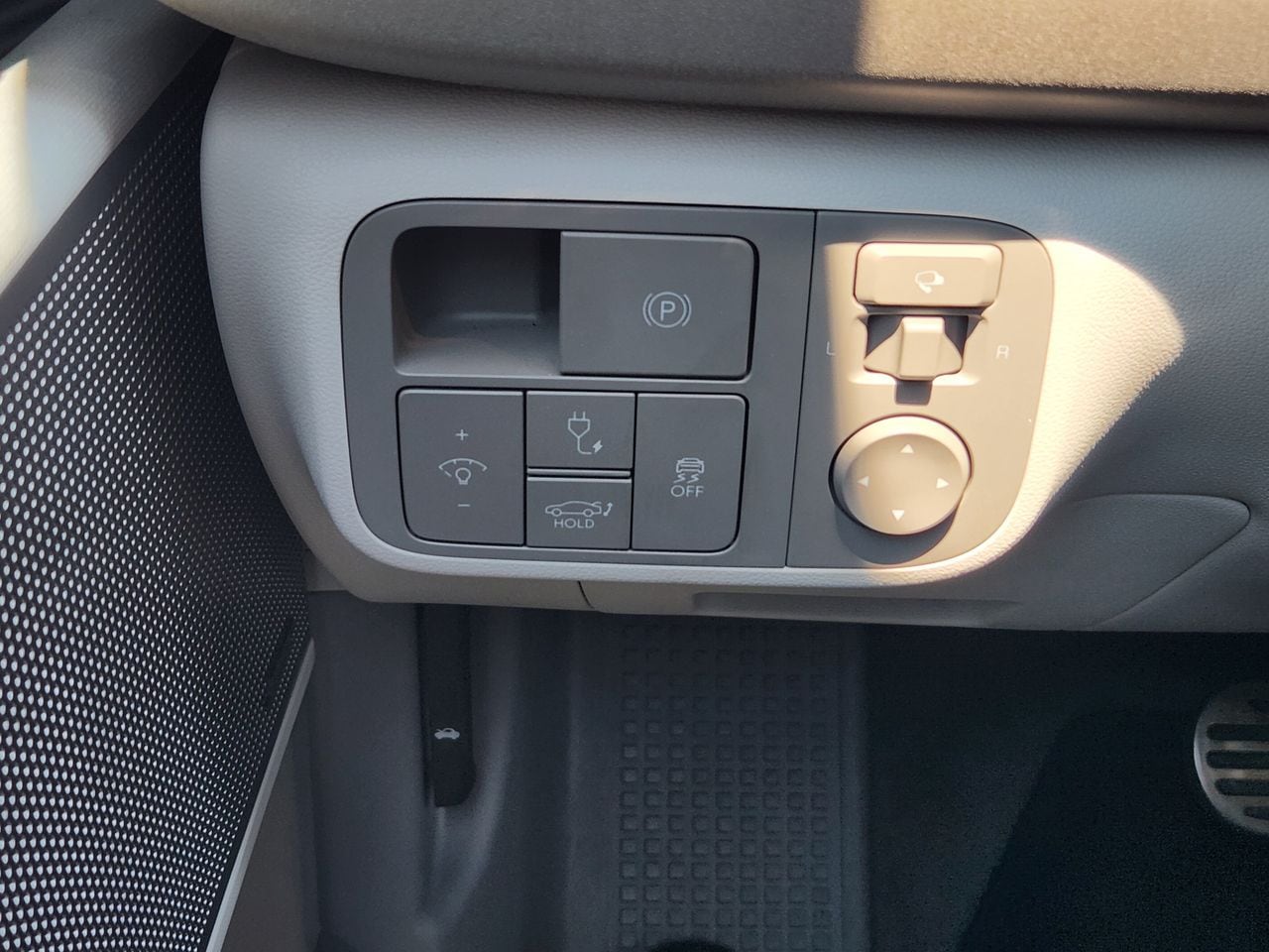 Used 2023 Digital Green Hyundai Limited image 20