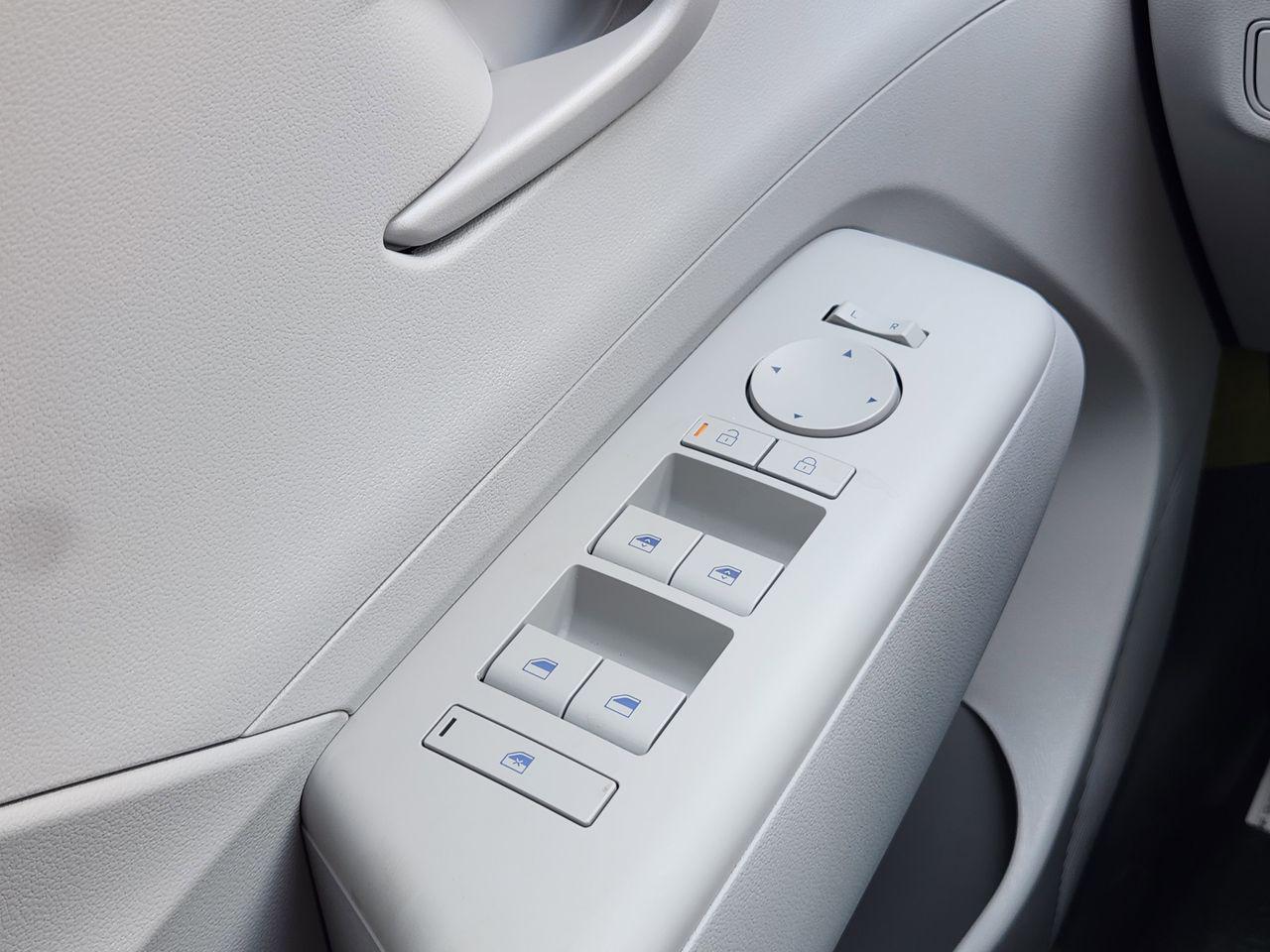 New 2026 SAW White Hyundai SEL Sport FWD image 22