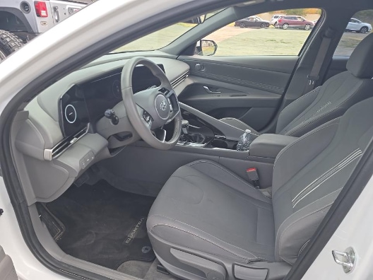 Used 2023 Quartz White Hyundai SEL image 10