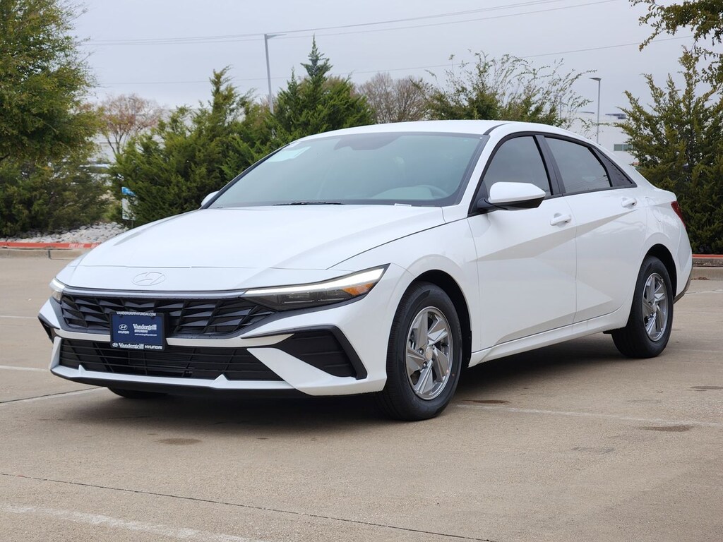 New 2025 Hyundai Elantra SE Sedan