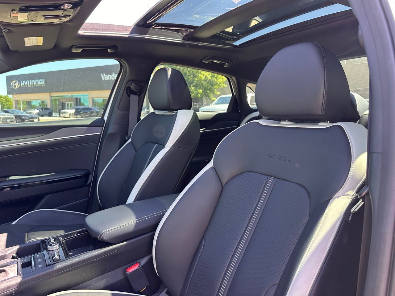 Used 2025 Snow White Pearl Kia GT-Line image 20