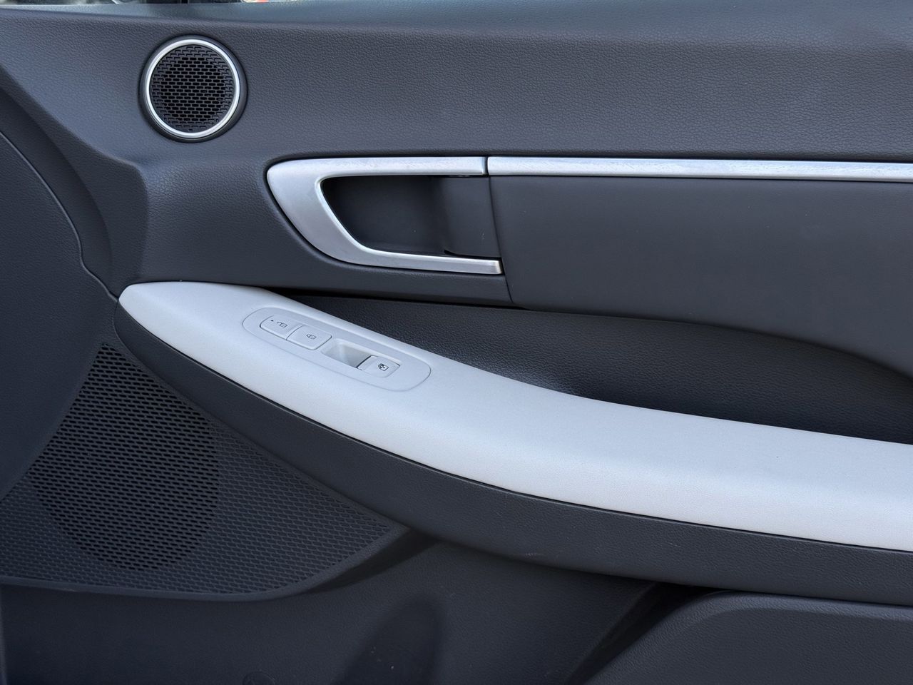 Used 2024 Serenity White Hyundai SEL image 25