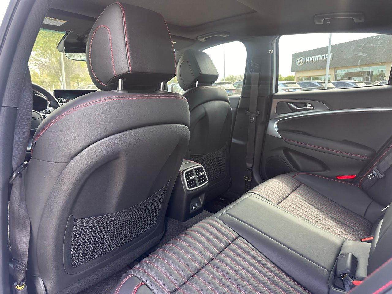 Used 2026 Alta White Genesis 3.3T Sport Prestige image 16