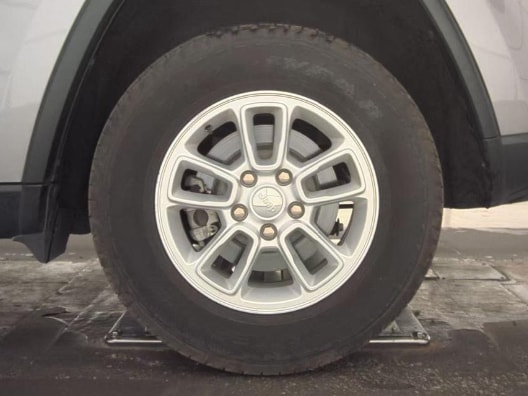 Used 2019 Billet Silver Jeep Laredo E image 9
