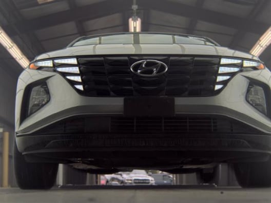 Used 2024 Shimmering Silver Hyundai SE image 3
