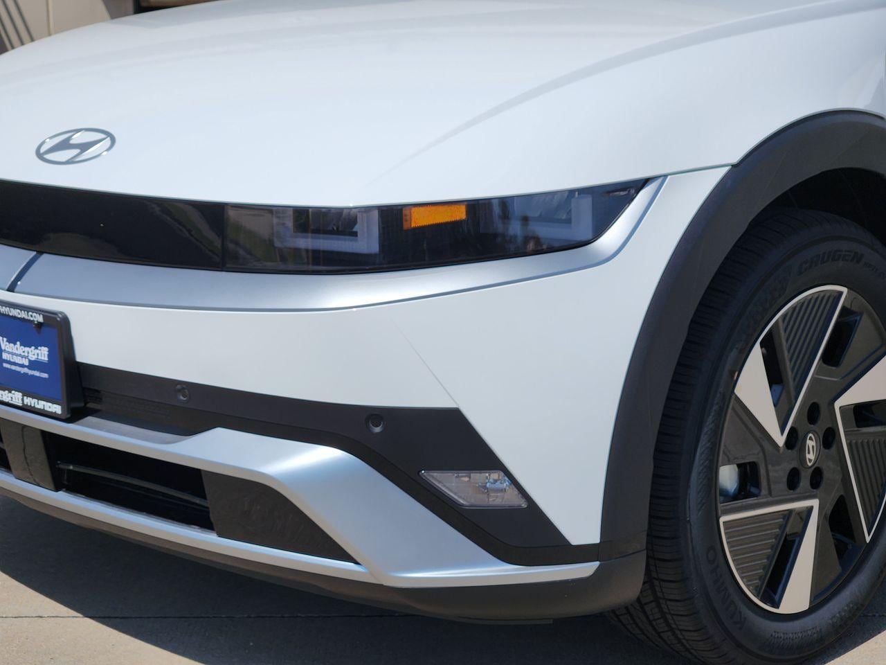 New 2027 SAW/White Hyundai SE image 6