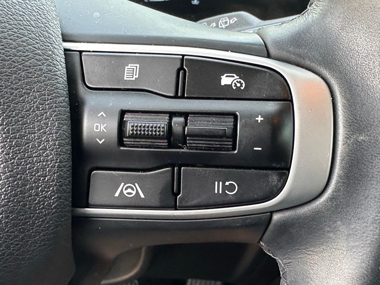 Used 2025 Ebony Black Kia EX image 23