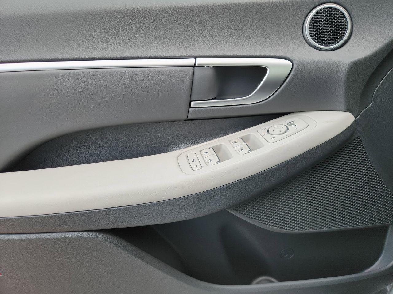 New 2026 T4A Silver Hyundai SEL Sport image 22