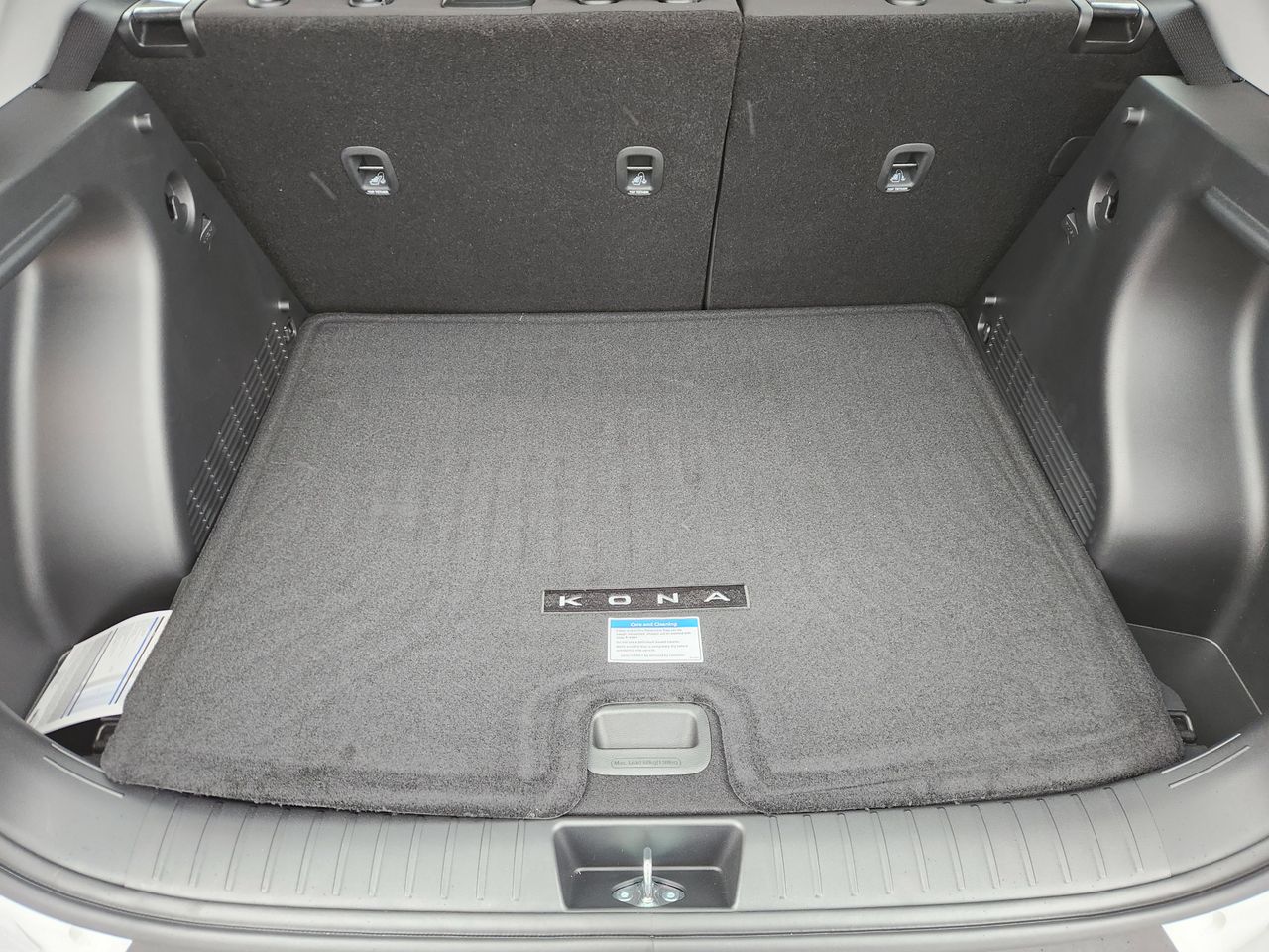 New 2026 SAW White Hyundai SE FWD image 30