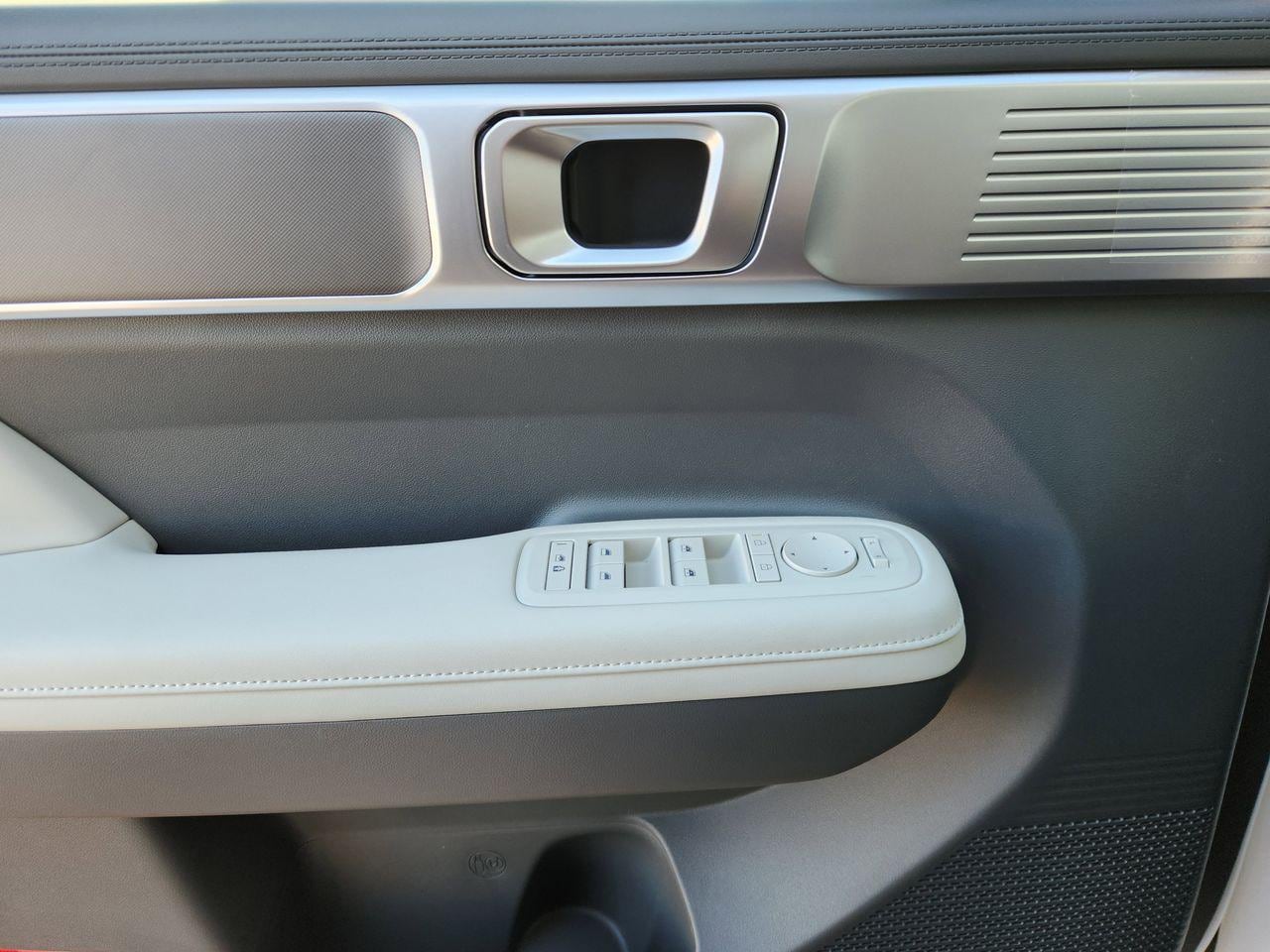 New 2026 W6H White Hyundai SEL FWD image 22