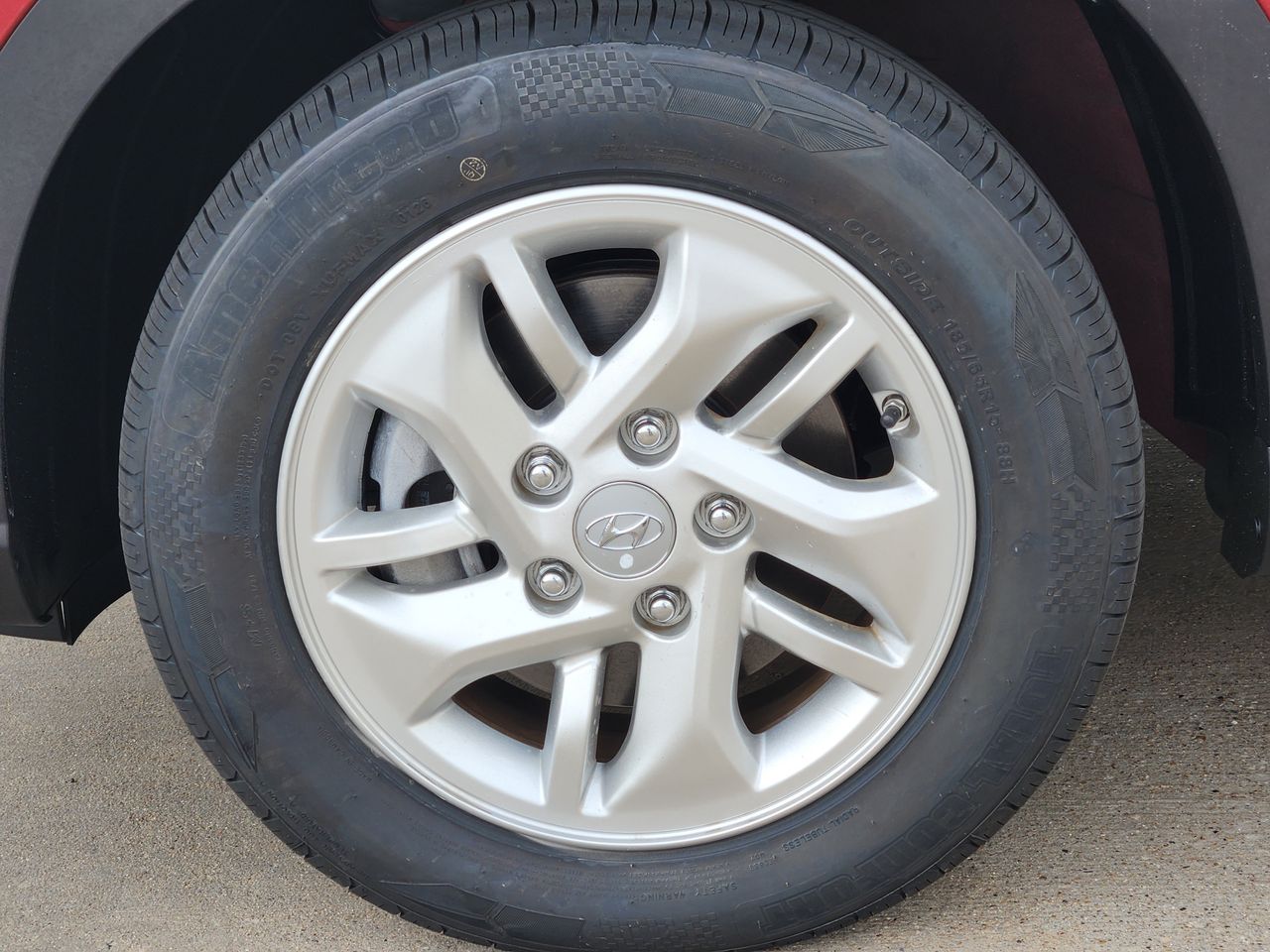 Used 2025 Ultimate Red Hyundai SE image 7