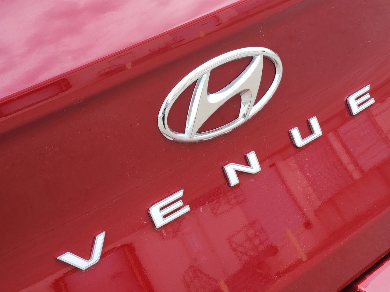 Used 2025 Ultimate Red Hyundai SE image 8