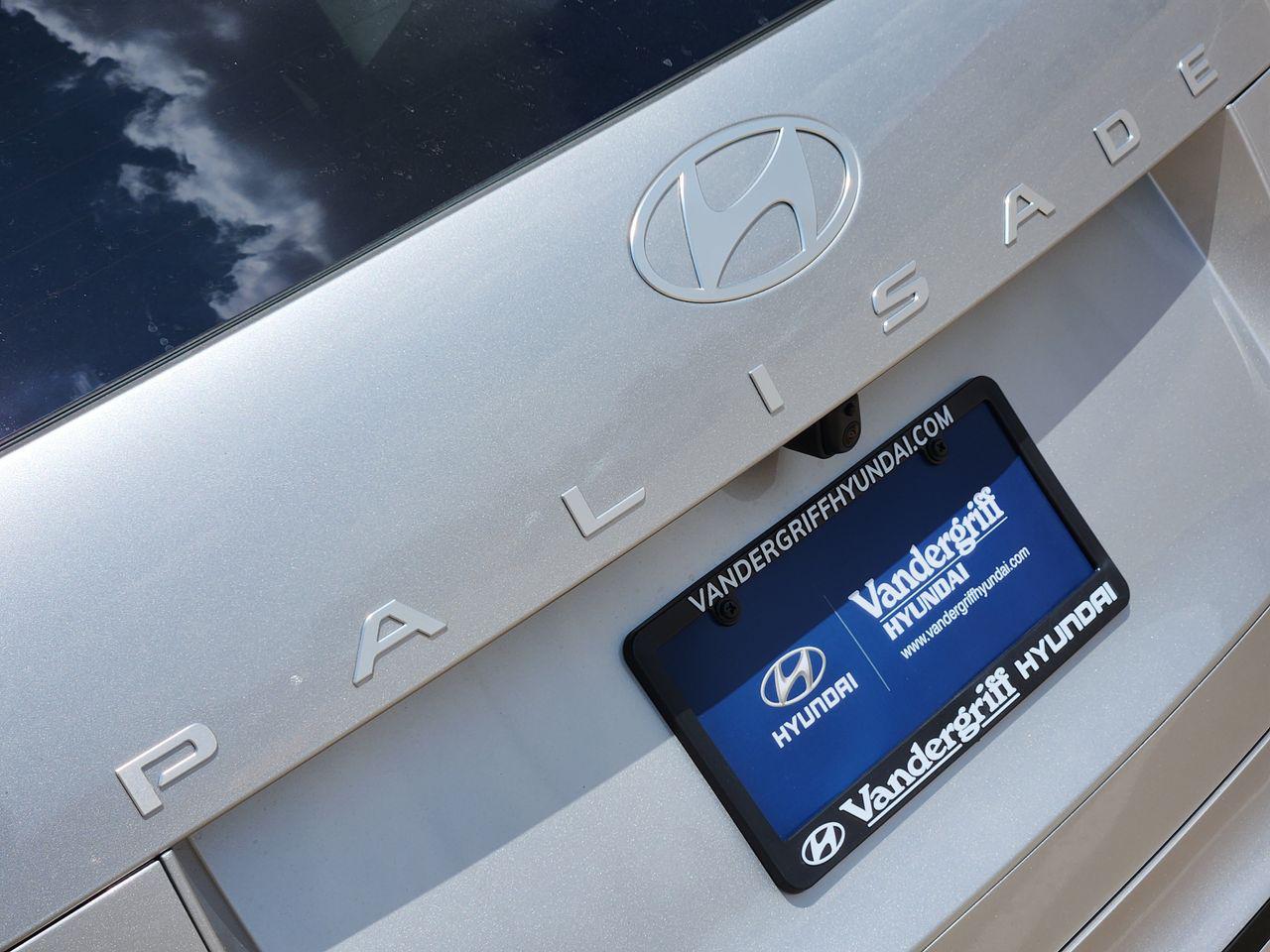 New 2027 Shimmering Silver Hyundai SEL Premium 7P image 8