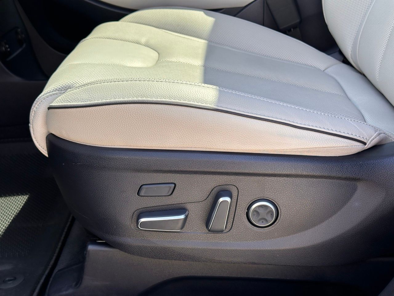 Used 2025 Steel Graphite Hyundai Limited image 30