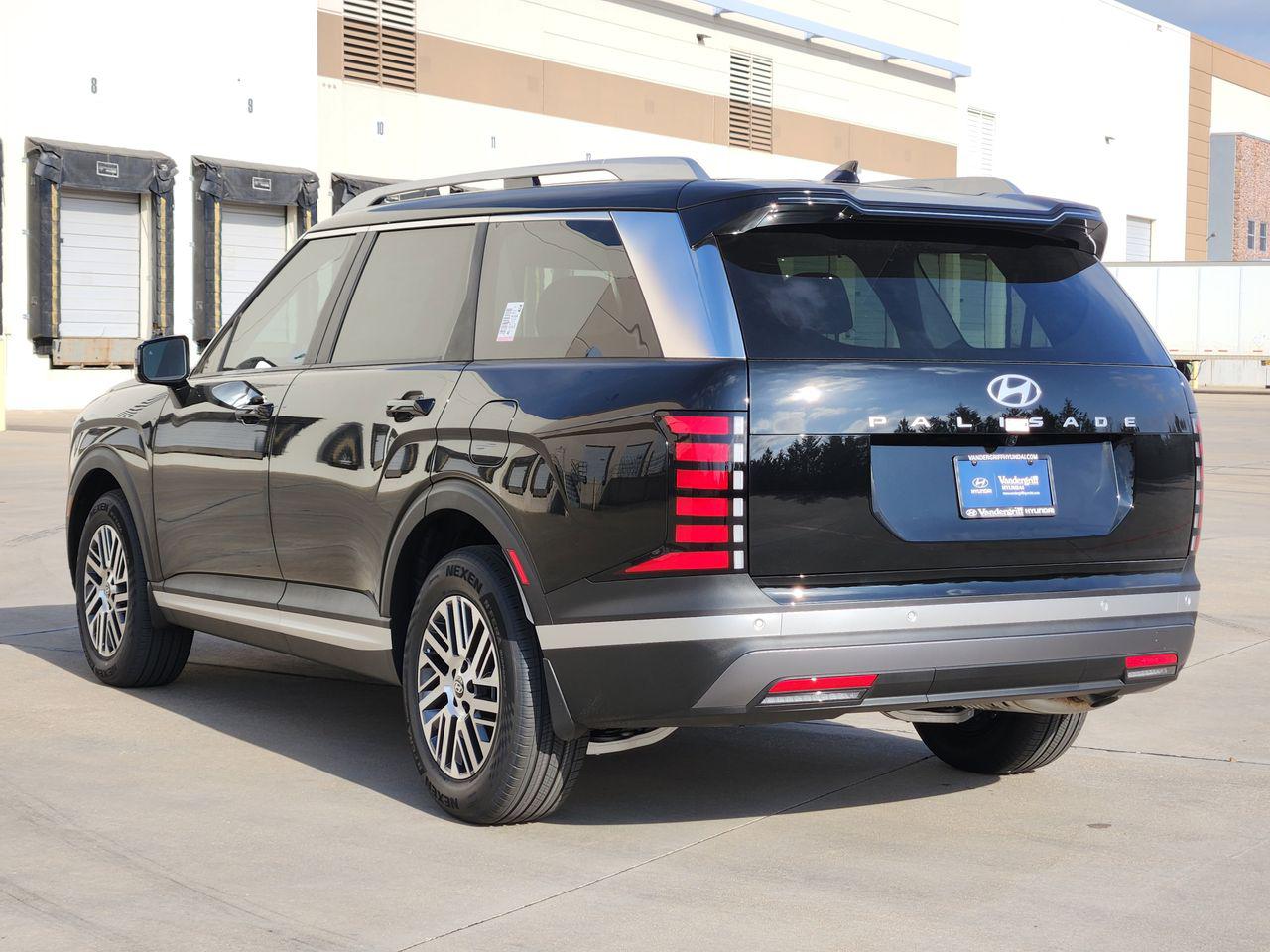 New 2026 A2B Black Hyundai SEL FWD image 3