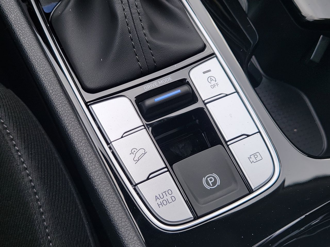 New 2026 W6H White Hyundai SEL FWD image 17