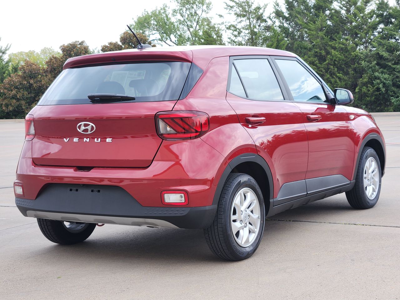 Used 2025 Ultimate Red Hyundai SE image 4