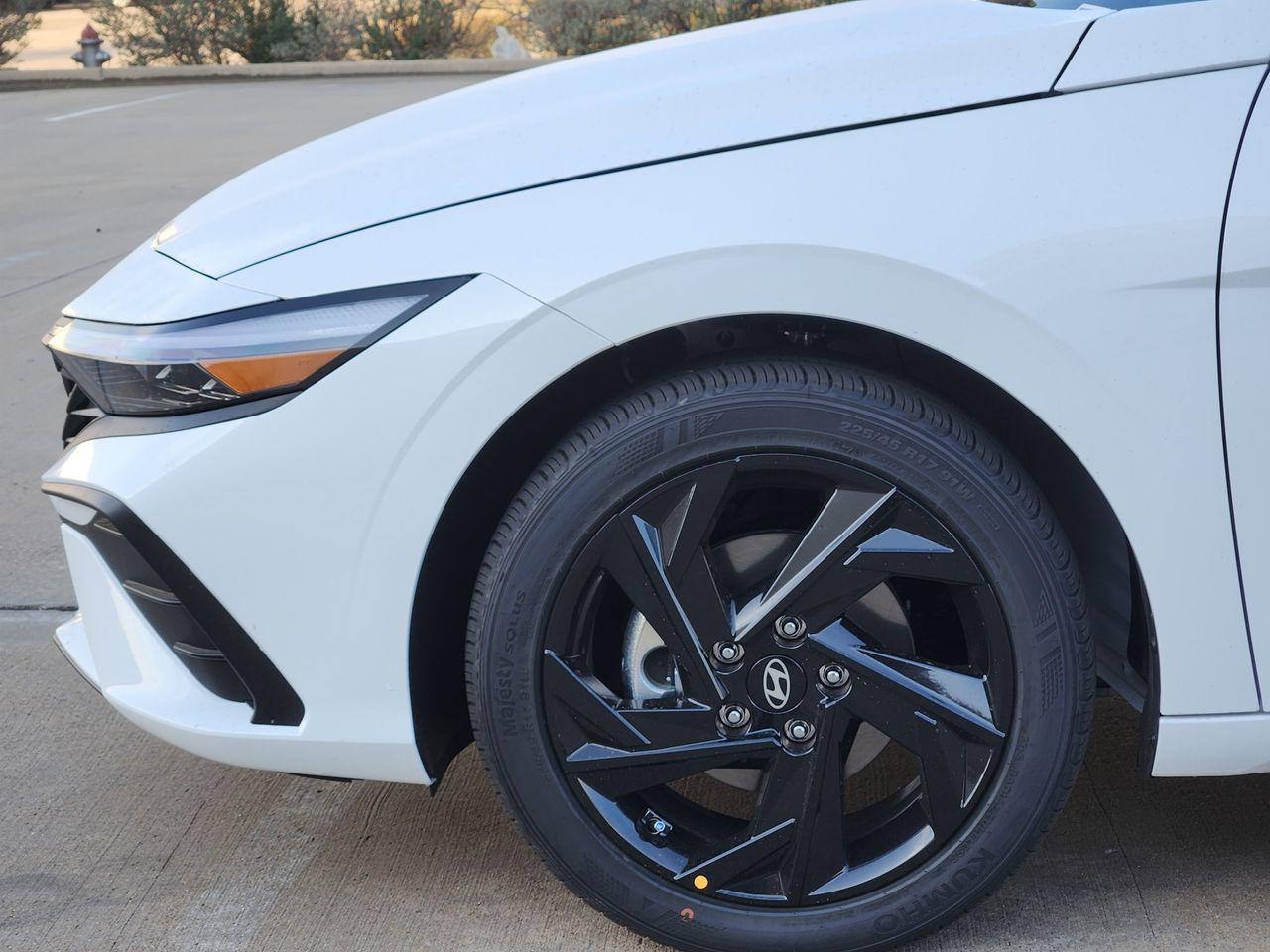 New 2026 W6H White Hyundai SEL Sport image 5