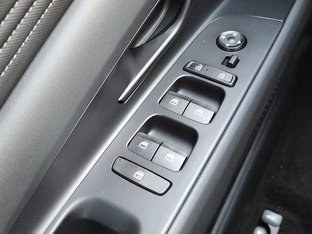 New 2026 W6H White Hyundai SEL Sport image 22