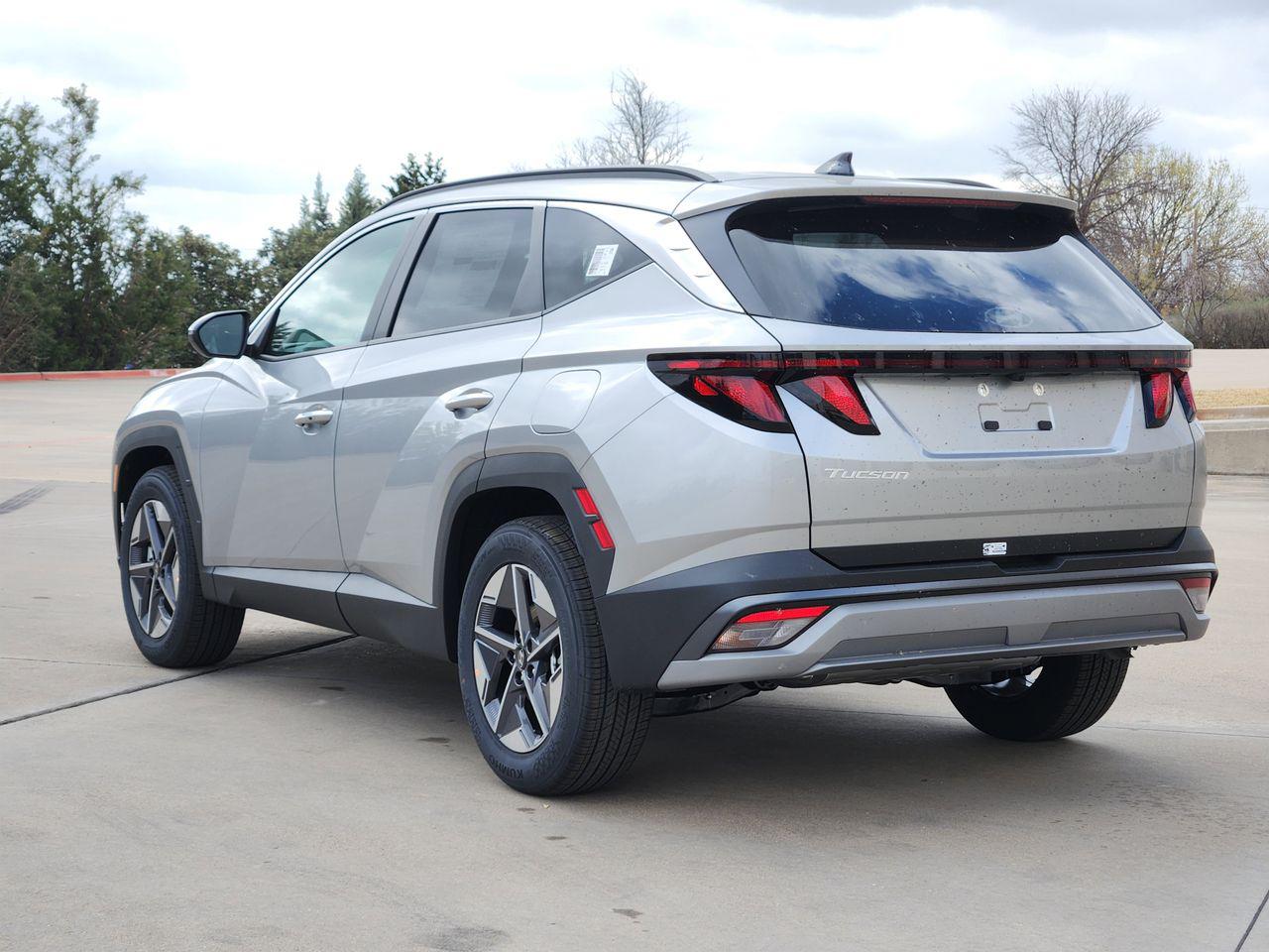 New 2026 R2T Silver Hyundai SEL FWD image 3