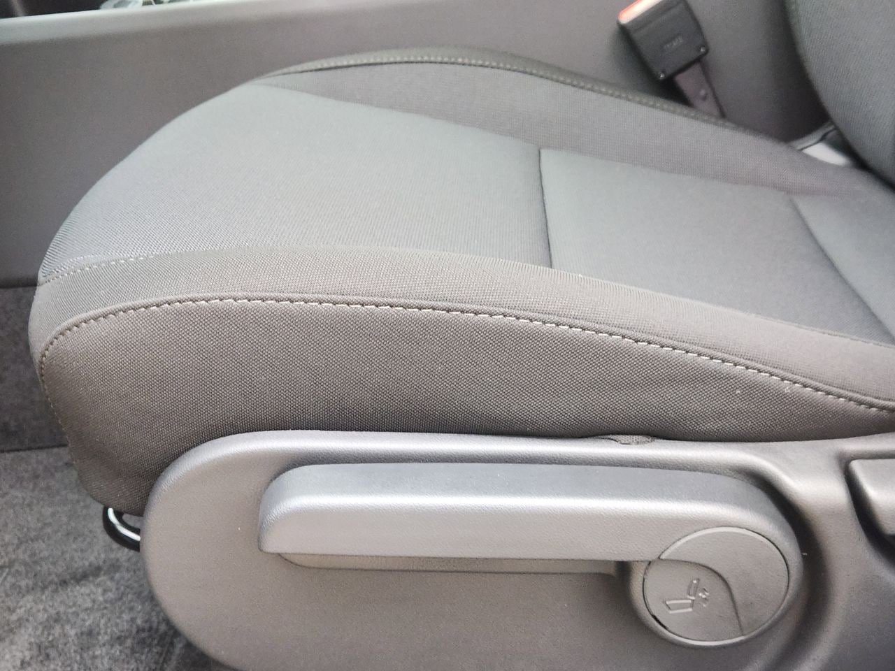 New 2026 SAW White Hyundai SE FWD image 22