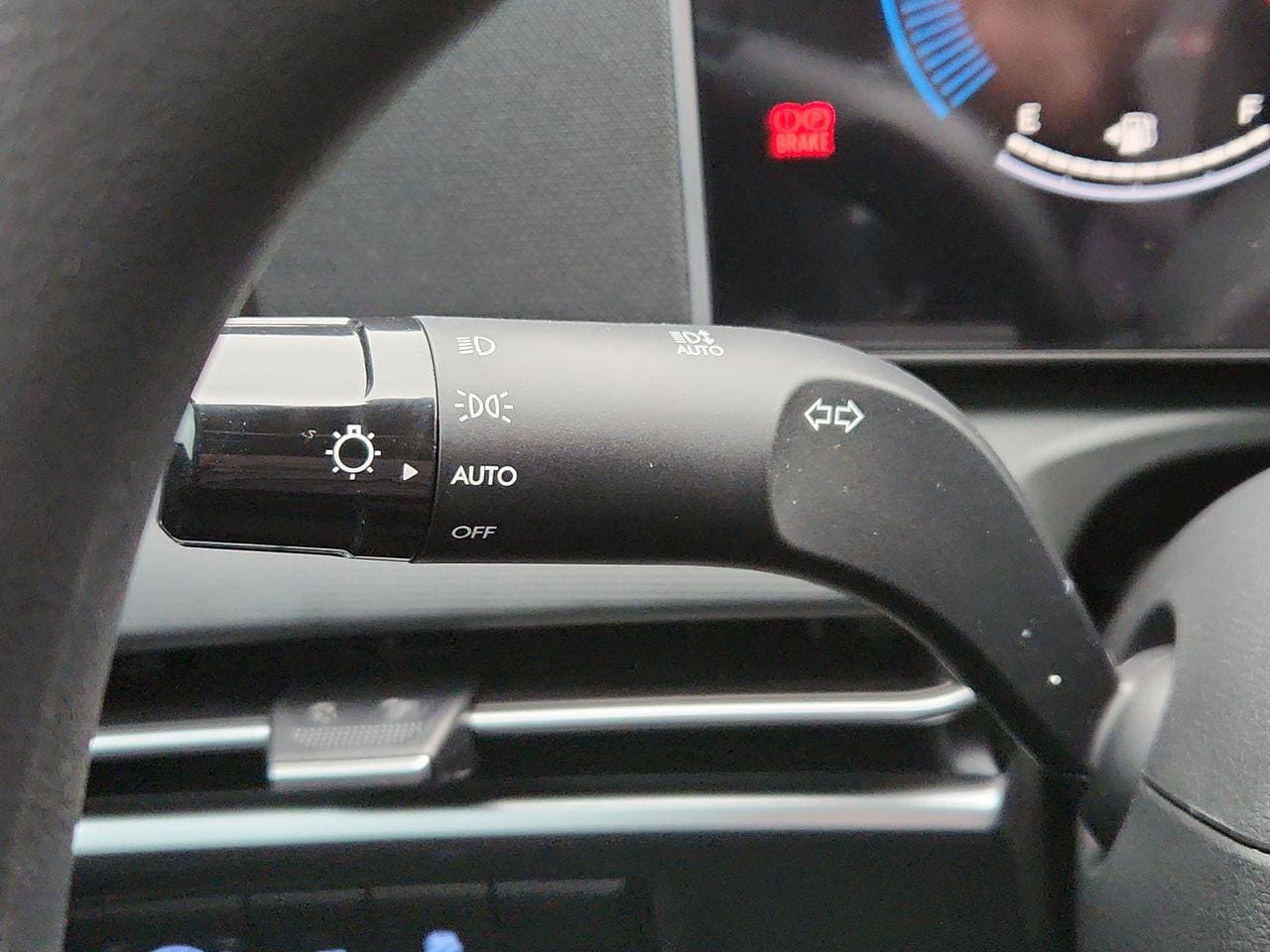 New 2026 SAW White Hyundai SEL FWD image 27