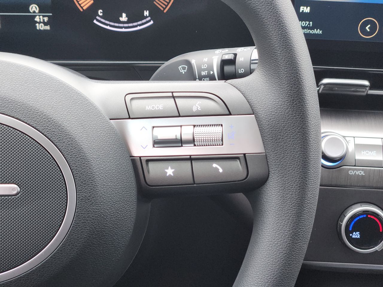 New 2026 SAW White Hyundai SE FWD image 26