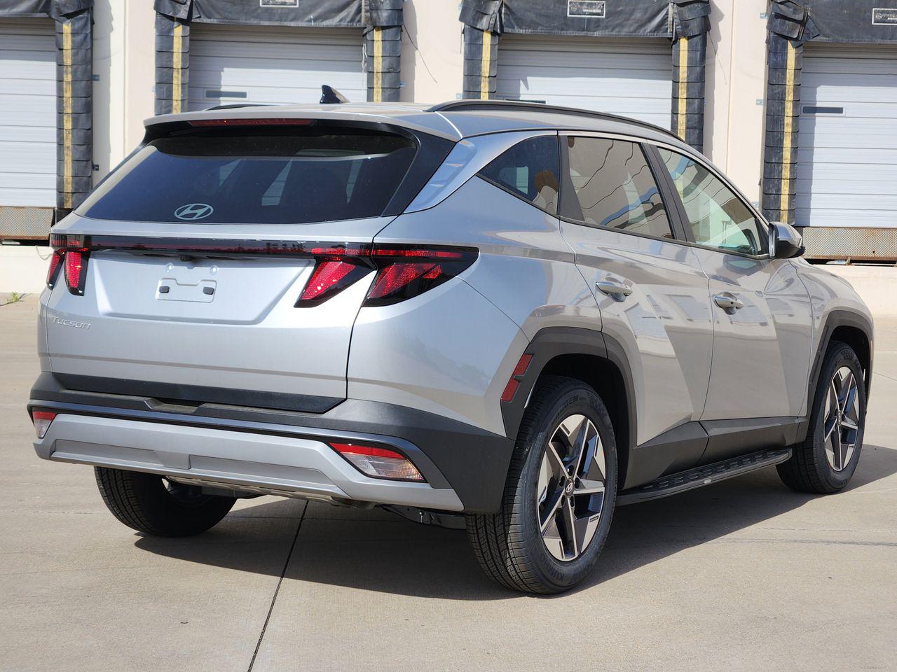 New 2026 R2T Silver Hyundai SEL FWD image 4