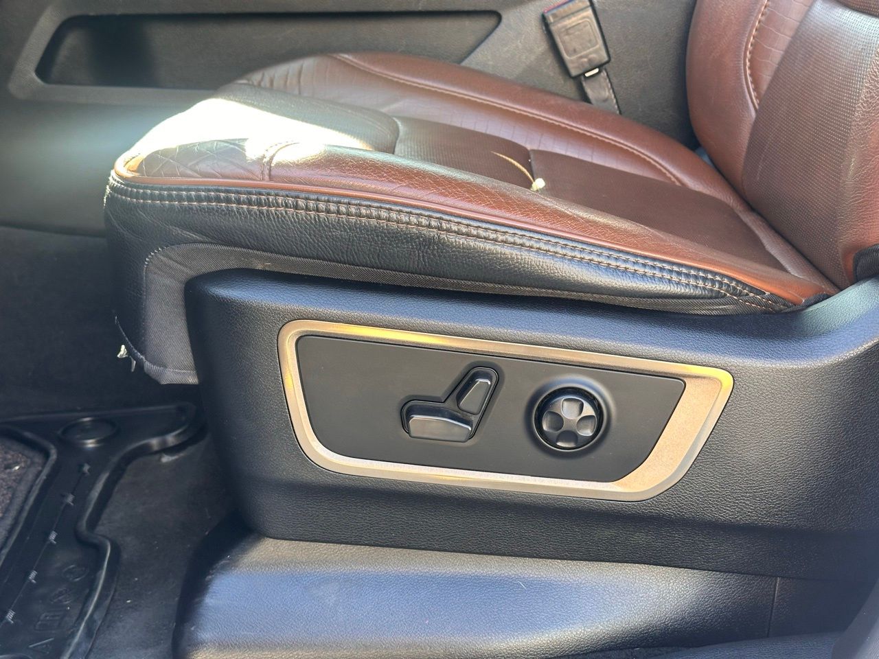 Used 2022 Bright White Ram Laramie Longhorn image 29