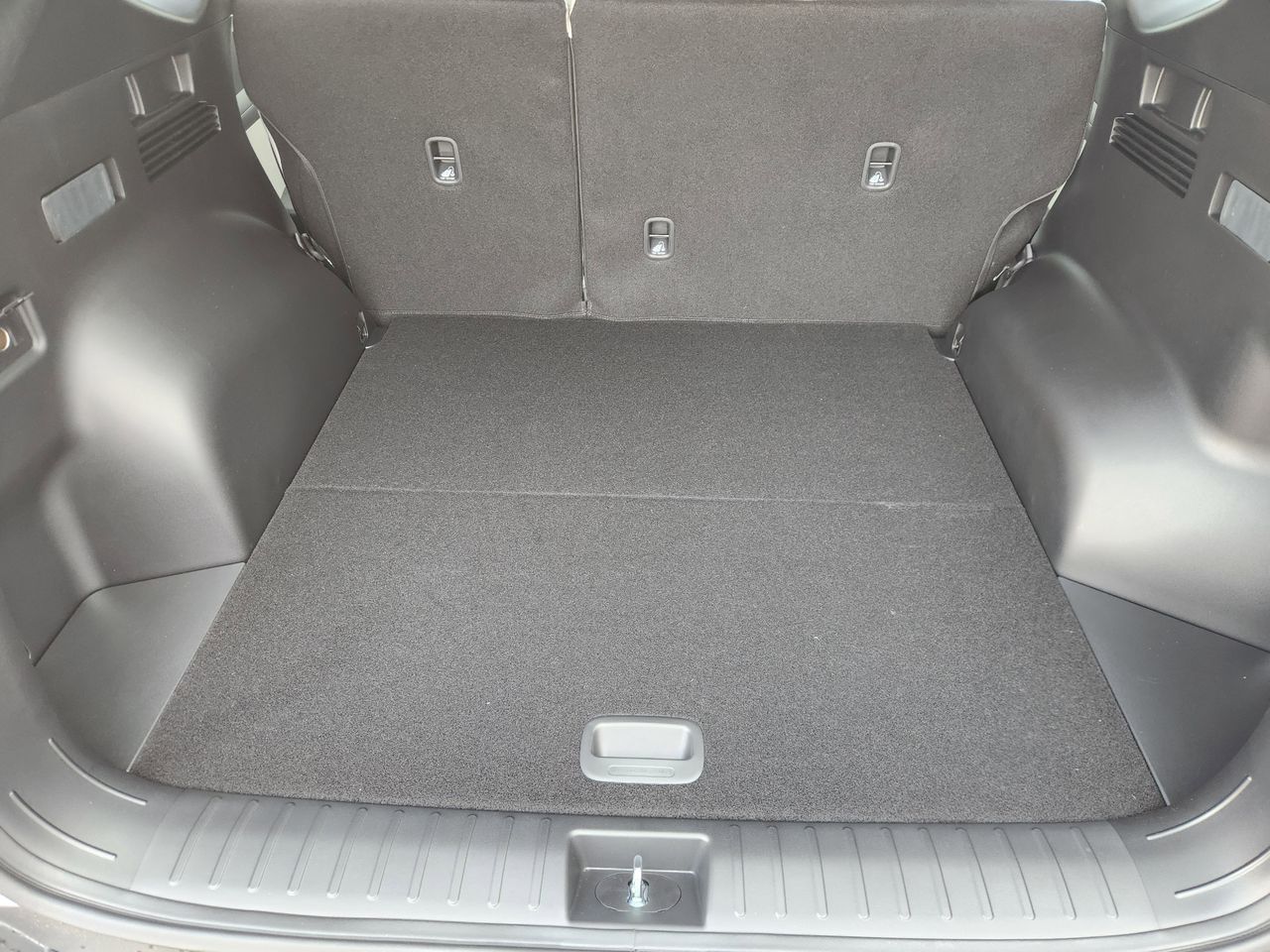 New 2026 W6H White Hyundai SE FWD image 30