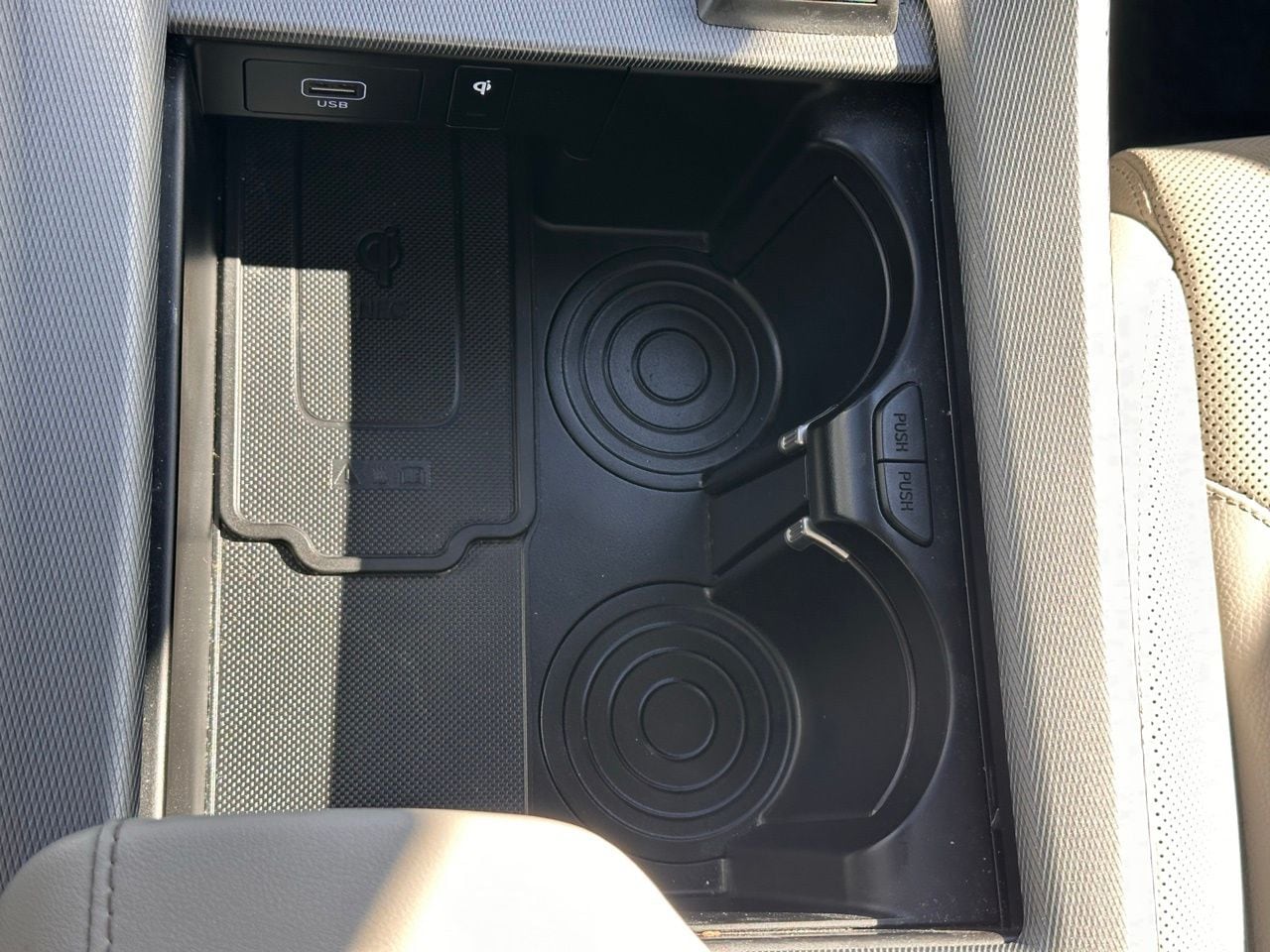 Used 2025 Graphite Hyundai Limited image 43