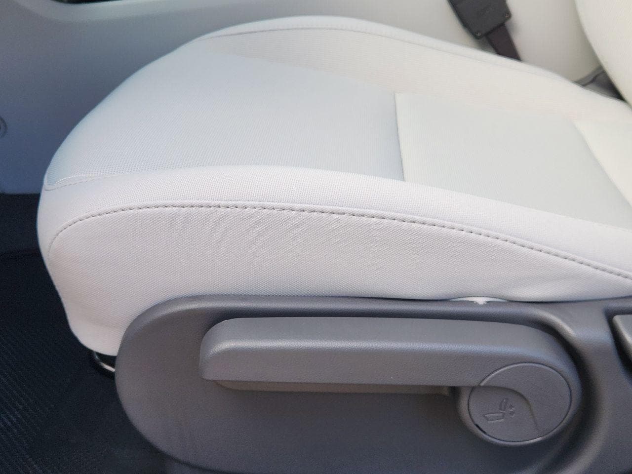 New 2026 Atlas White Hyundai SEL Sport FWD image 23