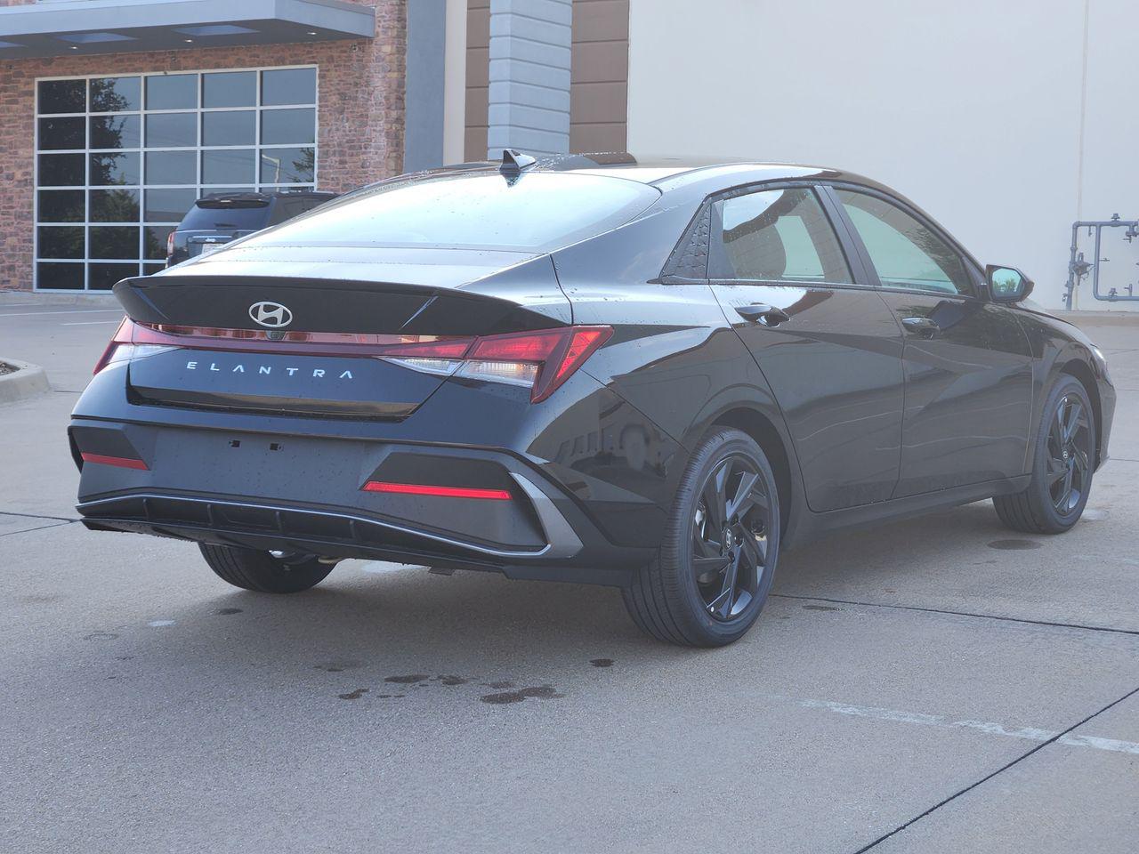 New 2026 Abyss Black Hyundai SEL Sport image 4