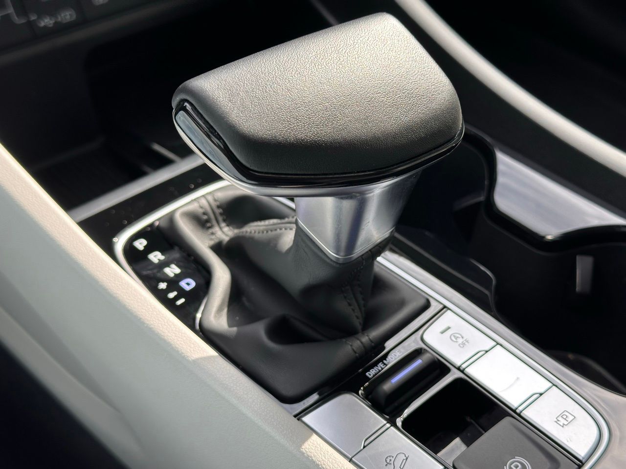 Used 2025 Ultimate Red Hyundai SEL Convenience image 33