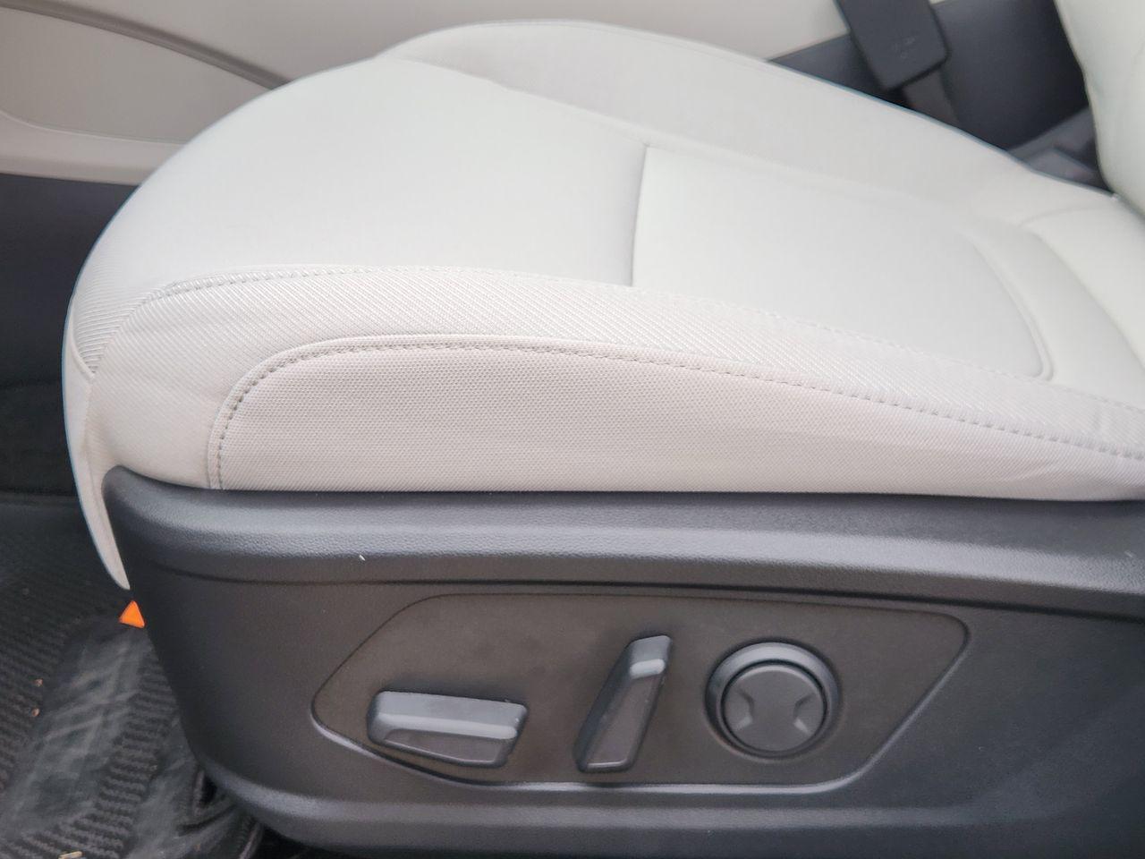 New 2026 W6H White Hyundai SEL FWD image 22