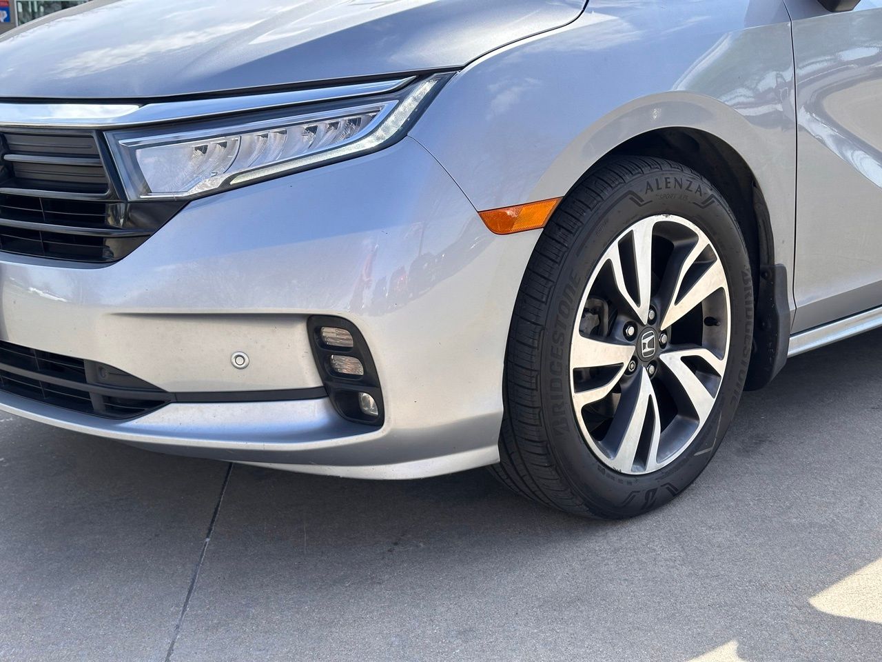 Used 2022 Lunar Silver Metallic Honda Touring image 4