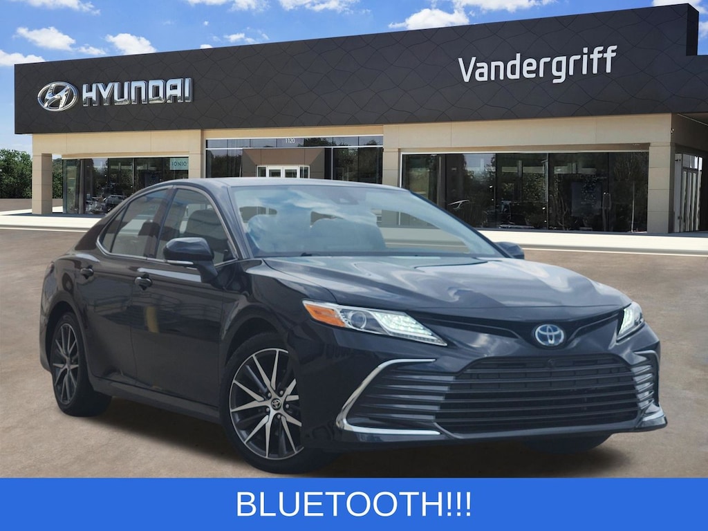 Used 2022 Toyota Camry Hybrid XLE Sedan