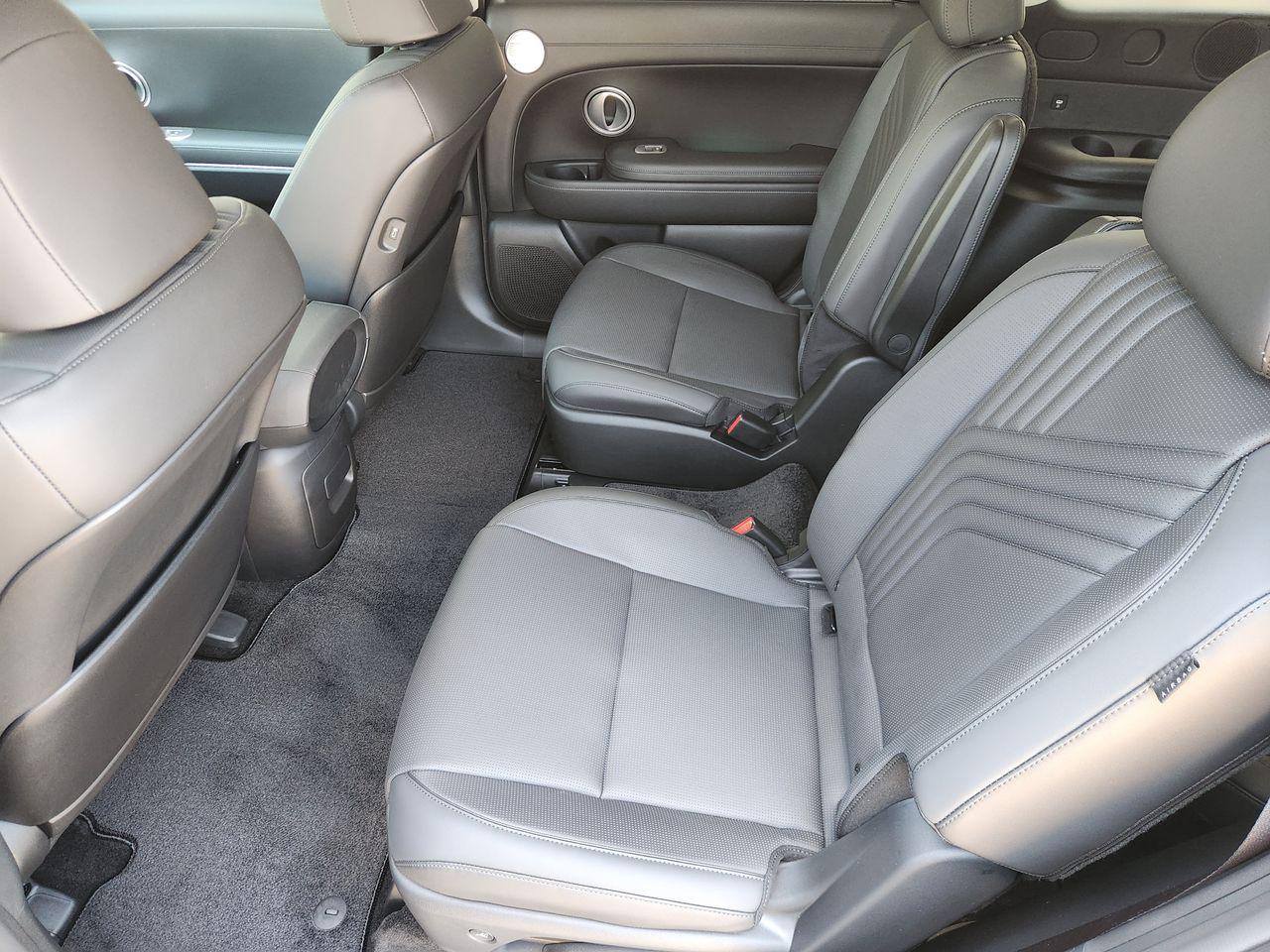 New 2027 Abyss Black Pearl Hyundai Blue SEL Premium 7P image 30