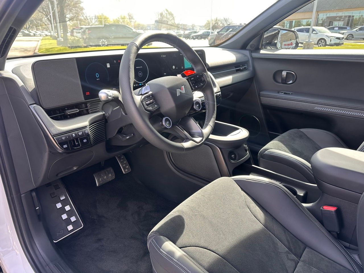 Used 2025 Atlas White Hyundai Base image 22