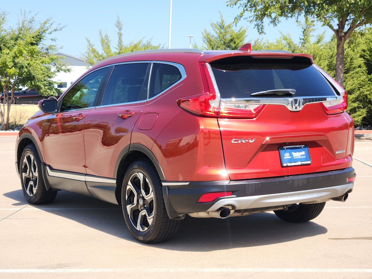 Used 2018 Basque Red Pearl II Honda Touring image 3