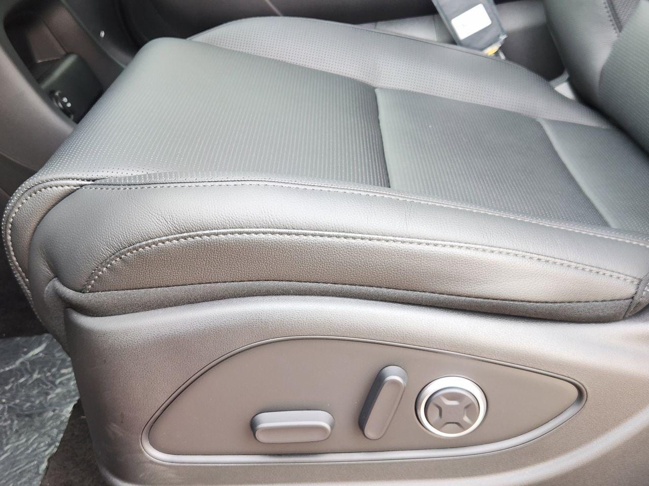 New 2026 Titan Charcoal Pearl Hyundai Limited FWD image 23