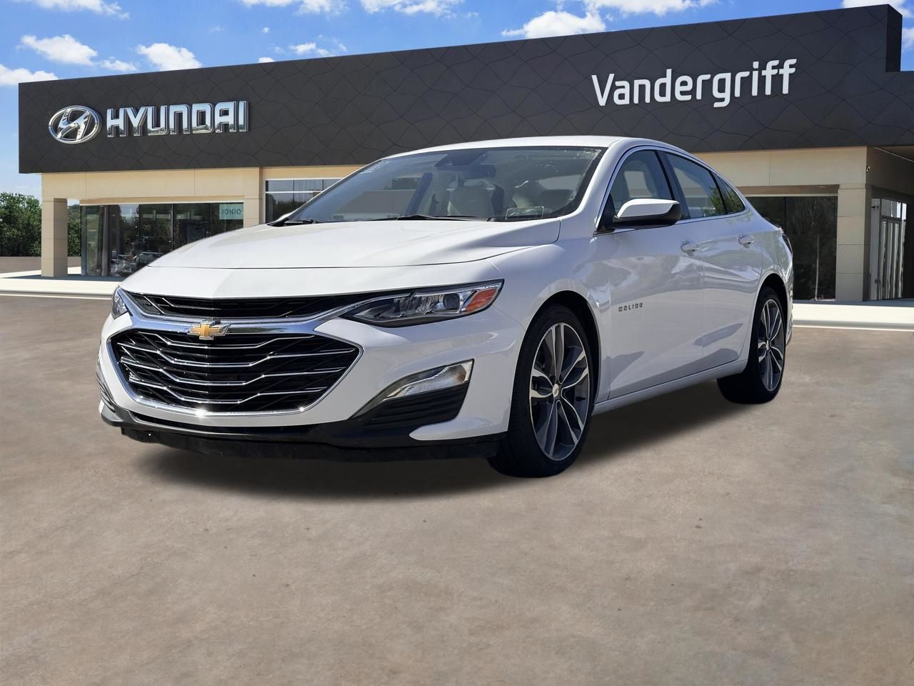 Used 2024 Summit White Chevrolet LT 2LT image 4