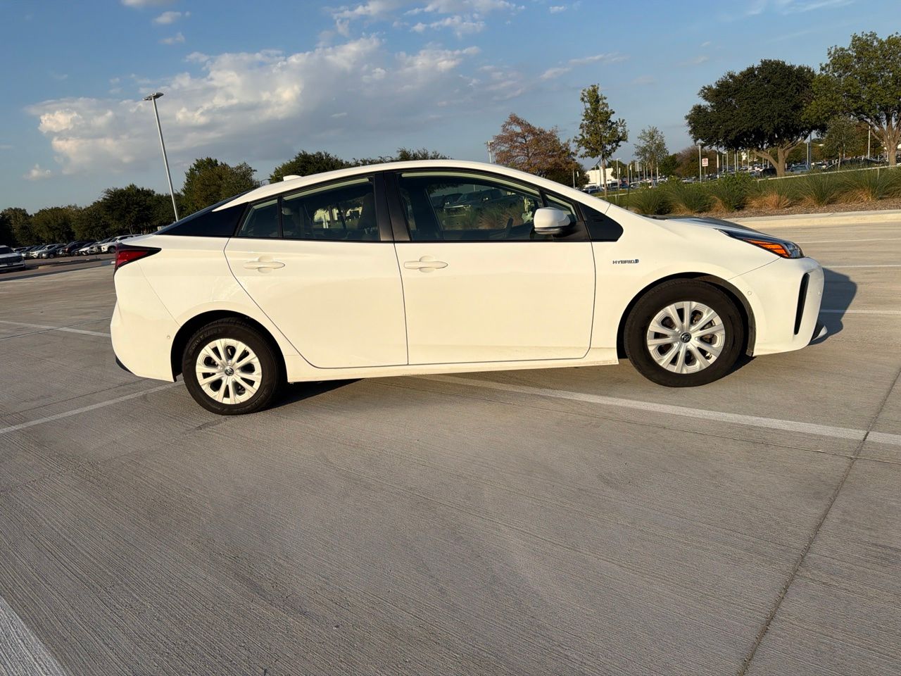 Used 2022 White Toyota LE image 6